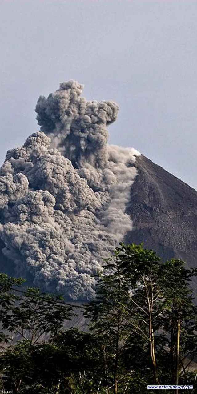 إندونيسيا .. انفجار بركان "ميرابي"  يغطي قرى كاملة بالرماد