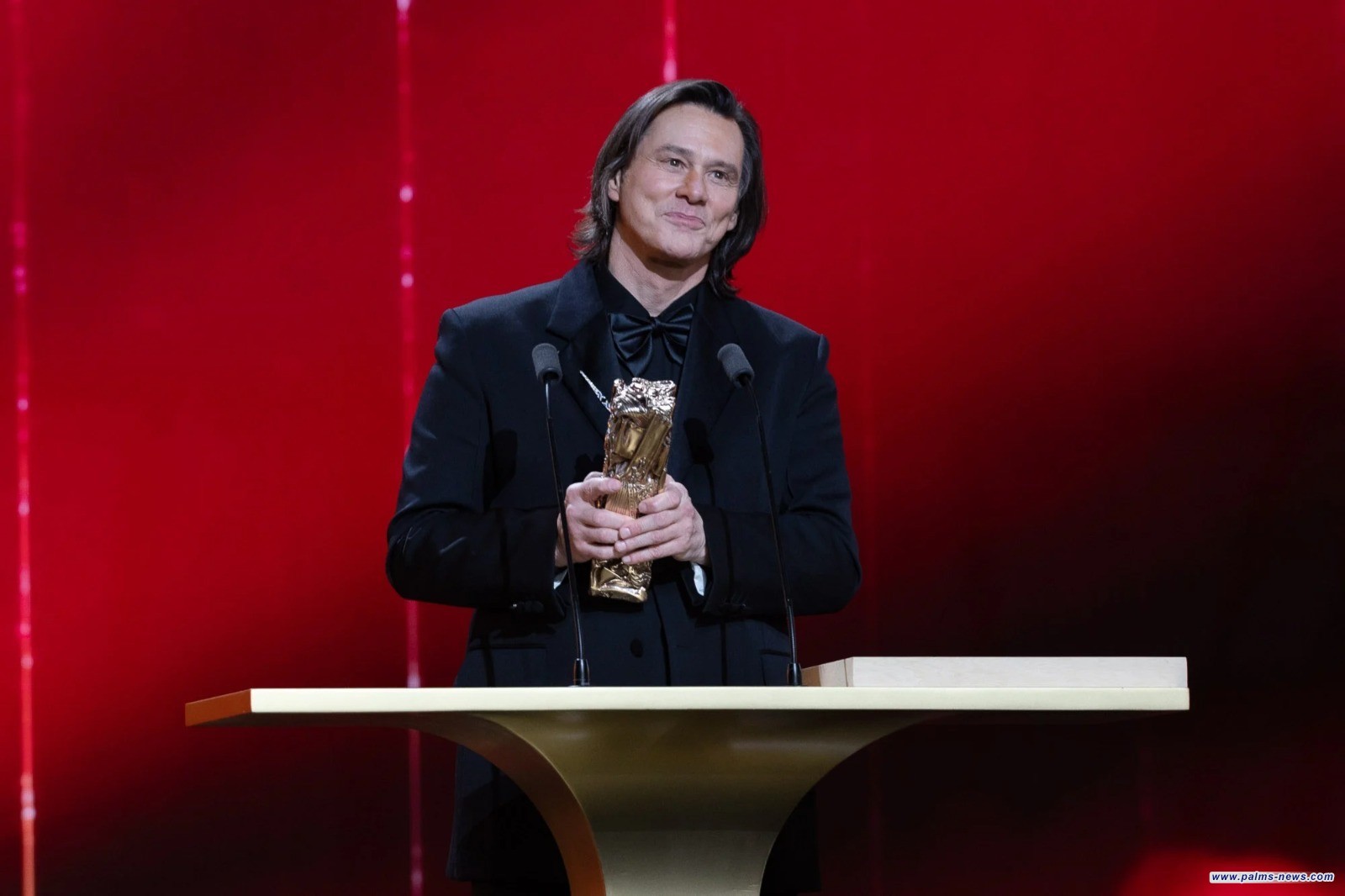 فرنسا تكرّم جيم كيري بـ"سيزار الشرف"