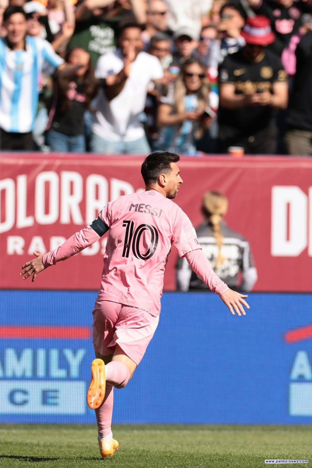 ميسي يواصل كتابة التاريخ بثنائية جديدة ويرفع رصيده إلى 905 أهداف