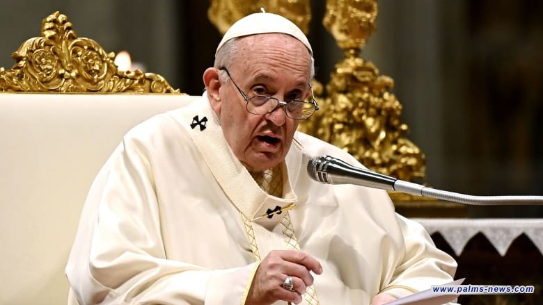 البابا فرنسيس يدعو لوقف المتاجرين بالبشر عقب غرق قارب مهاجرين قبالة إيطاليا