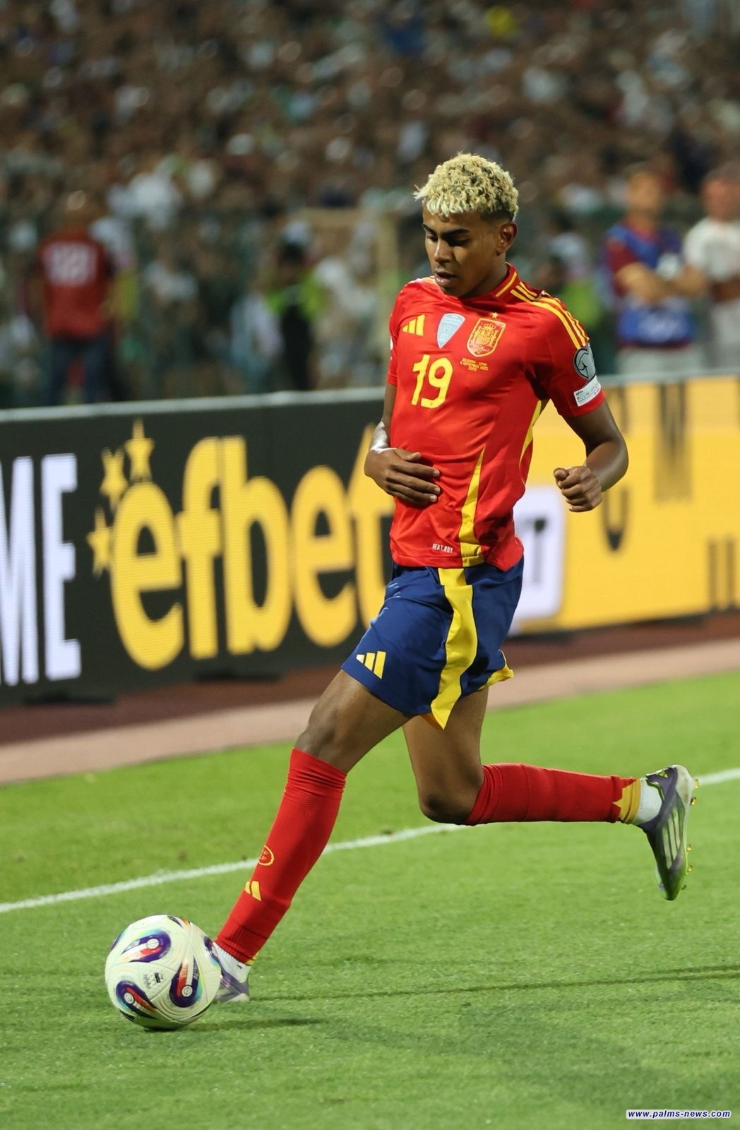 فينيسيوس جونيور: تصريحات يامال عن العنصرية مهمة وقد تُحدث تأثيراً واسعاً