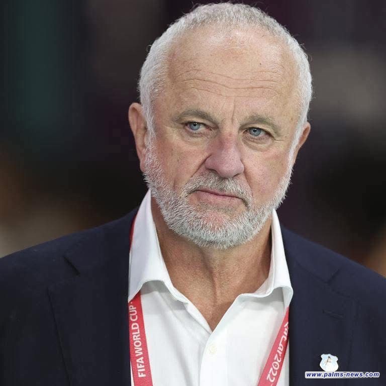 غراهام أرنولد يقرر حظر مواقع التواصل خلال كأس العالم لحماية اللاعبين نفسياً