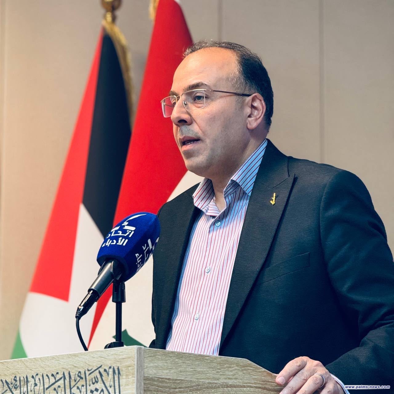 الساعدي وبخيت يتقاسمان الشعر والحوار على مائدة "بيت الشعر" بالشارقة