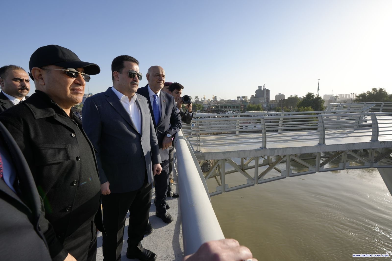 السوداني يفتتحُ أولَ جسرٍ للمشاة في بغداد ويطلق عليه اسم جسر الحرية