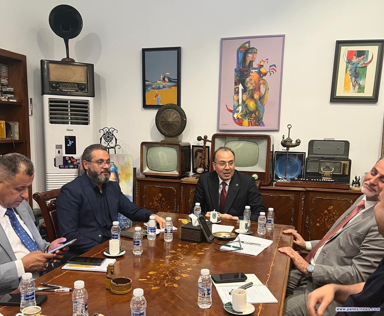 لجنة مئوية رواد الحداثة الشعرية تجتمع في مقر منظمة “نخيل عراقي”