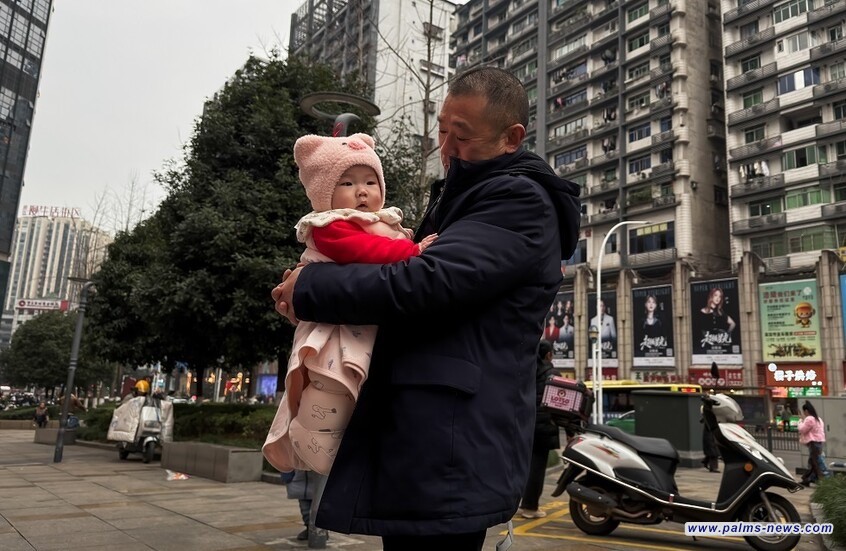 رفض واسع للإنجاب من قبل الأزواج الصينيين وسط تصاعد أزمة ديموغرافية حادة في البلاد