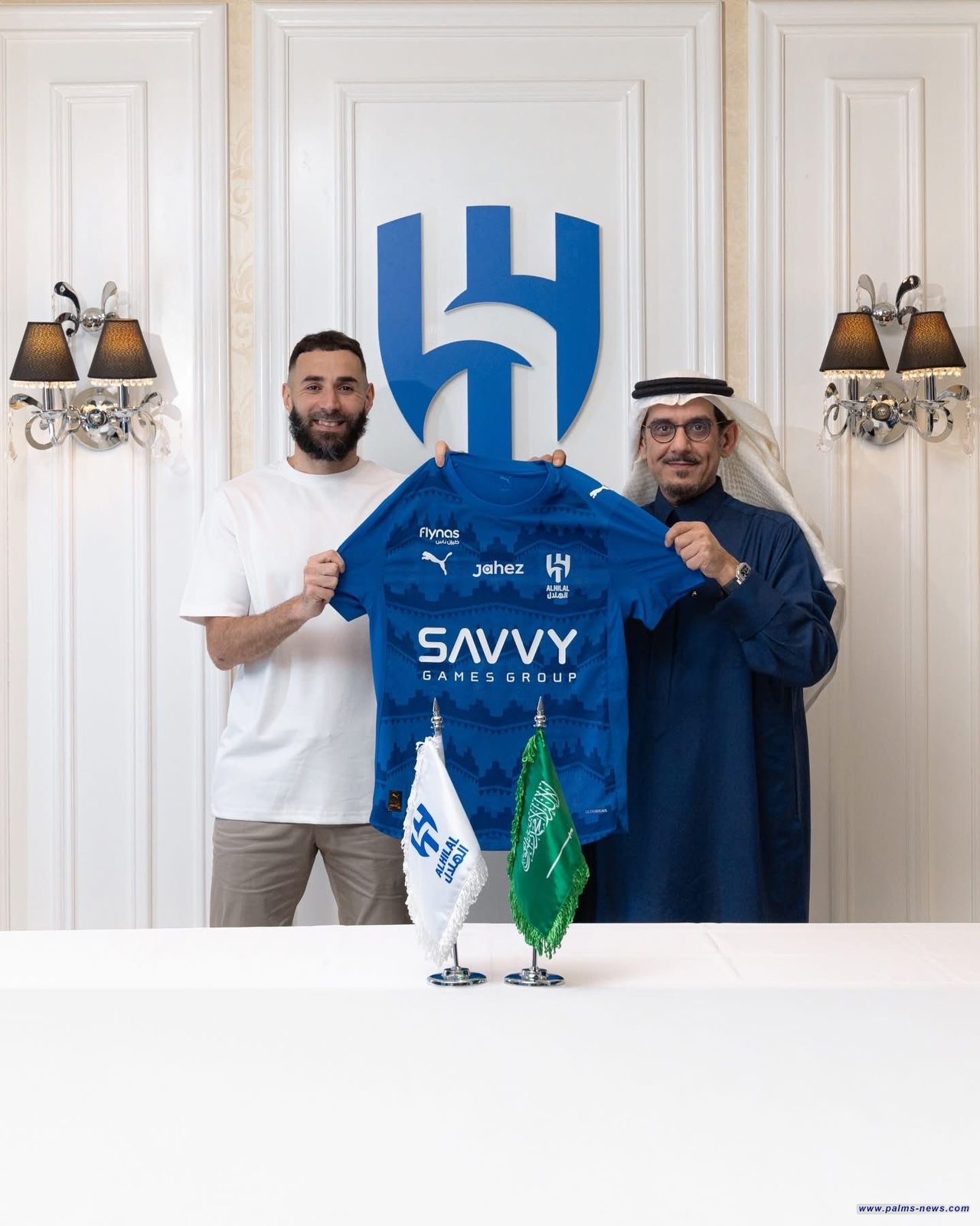 الهلال السعودي يقدم لاعبه كريم بنزيما للإعلام رسمياً.
