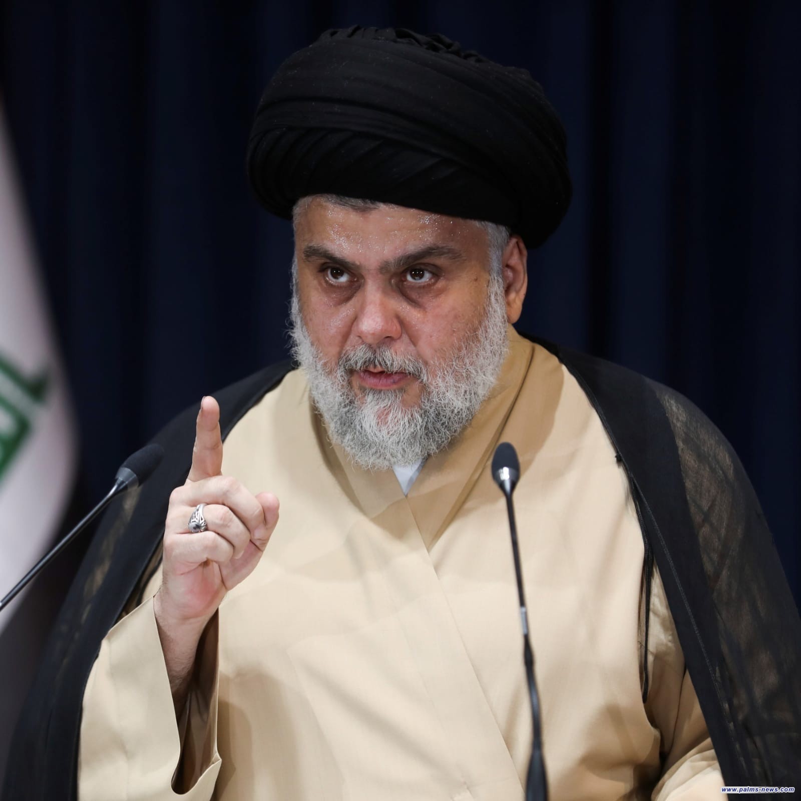 الصدر : يمنع الشعراء والرواديد من ذكر اسم عائلته في الأناشيد ويهدد بطردهم من التيار