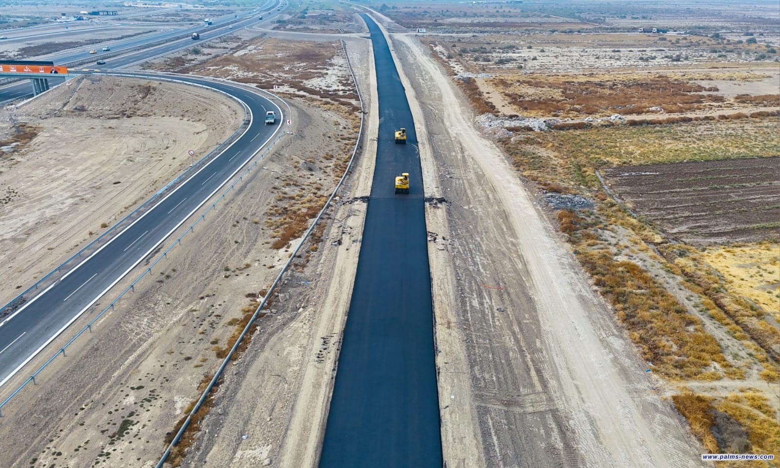 محافظة بغداد ارتفاع وتيرة العمل بإكساء الشارع الخدمي المحاذي لطريق المرور السريع الدولي في أبو غريب