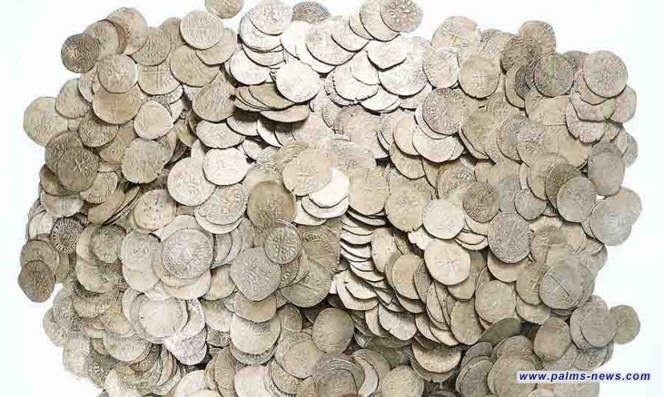 اكتشاف ألفي قطعة نقدية عمرها 700 عام في حديقة بفرنسا