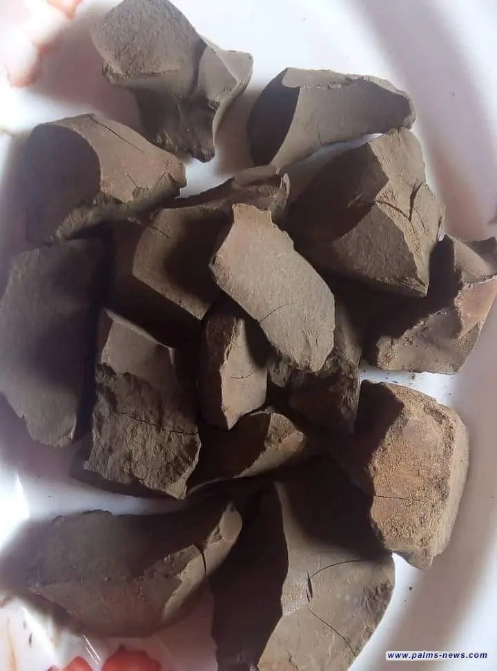 تأكل "الطين".. زوجة تخلع زوجها لأغرب سبب في مصر