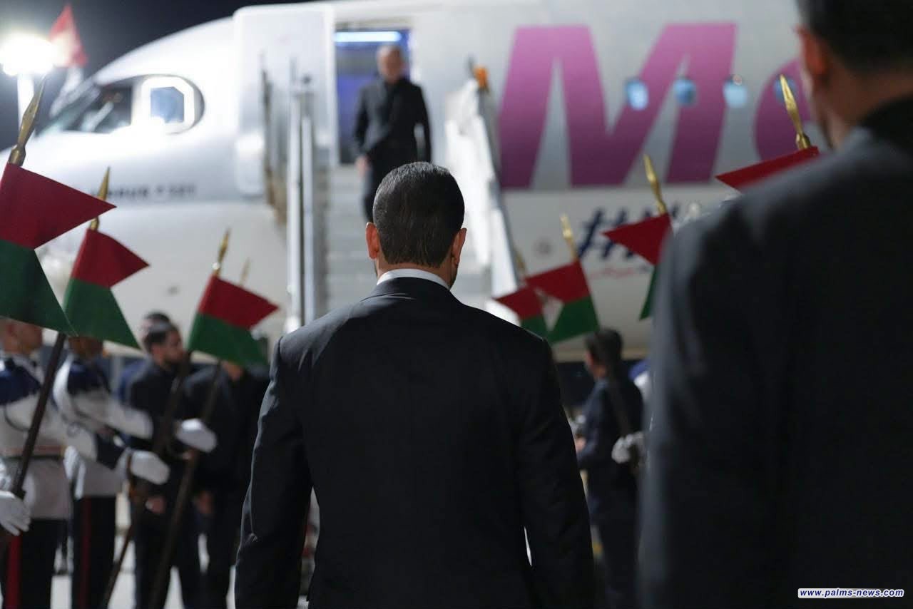 بالصور| الزيدي يستقبل الرئيس الإيراني بمطار النجف الدولي.