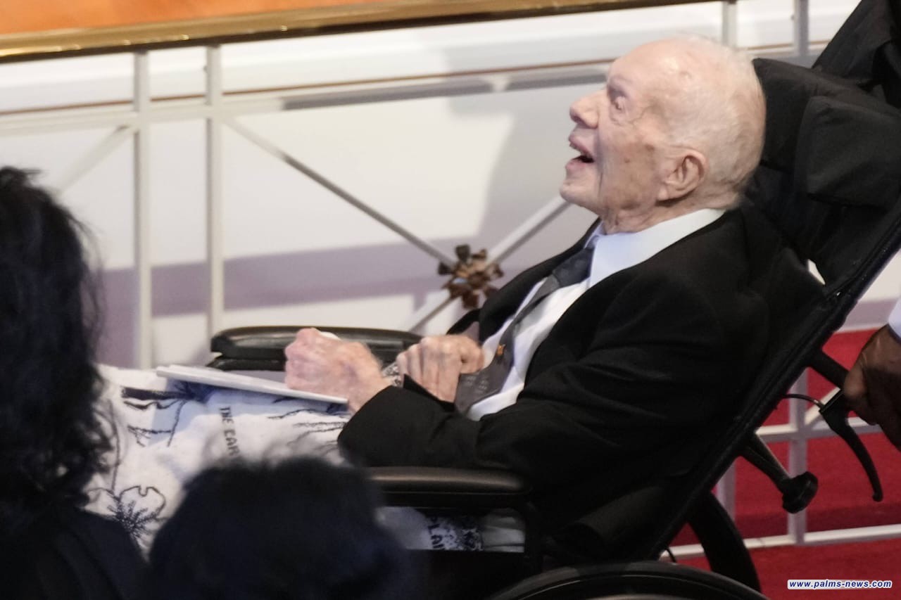 ظهور نادر لجيمي كارتر في حفل تأبين زوجته روزالين