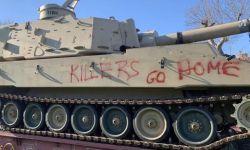 محتجون يونانيون يوقفون قطارا يحمل دبابات للناتو