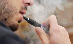 بعد زيادة معدلات التدخين بين الشباب... أستراليا تعلن حظر استيراد السجائر الإلكترونية