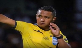 الحكم إيفان بارتون يقود مواجهة العراق أمام بوليفيا،ولقب عاشق البطاقات الحمراء يسبقه