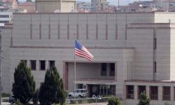 السفارة الأمريكية في بيروت تمنح قروضا للأمريكيين لشراء تذاكر المغادرة