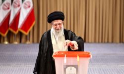 الخامنئي:إيران استطاعت تنظيم الانتخابات الرئاسية بشفافية وبفترة قصيرة