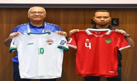 المنتخب العراقي بالطقمَ الأبيض الكامل، وحراسه باللونِ الأصفر، والمنتخبُ الإندونيسي بالطقمَ الأحمر الكامل وحراسه اللونَ البنفسجي في مباراة التصفيات المزدوجة غداً الخميس في البصرة.