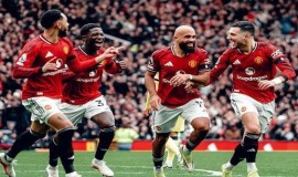 مانشستر يونايتد يتغلب على توتنهام في الدوري الإنجليزي