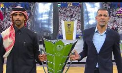 الاتحاد الآسيوي  يختار نجم آسيا السابق يونس محمود لوضع كأس آسيا على منصة التتويج