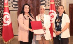 سنية الجملي تنال جائزة أفضل بحث علمي نسائي