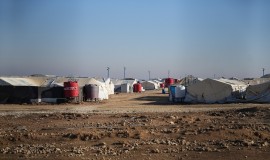 الاستخبارات الأمريكية: 20 ألف شخص فروا من مخيم الهول في سوريا بينهم عناصر "داعش"