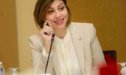 وزيرة الهجرة إيفان فائق : الدعوى القضائية التي رفعتها ضد أحمد البشير مستمرة