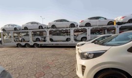 الجمارك تفرض 15% رسوم على السيارات الهجينة والكهربائية