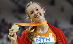 العداءة الهولندية فيمكي بول تحطم رقمها القياسي العالمي في سباق (400) ببطولة العالم