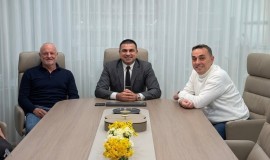 اتحاد الكرة: تجديد عقد آرنولد في مراحله الأخيرة ولا مفاوضات مع بديل