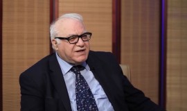 المستشار المالي لرئيس الوزراء: الإيرادات الحالية تغطي الرواتب