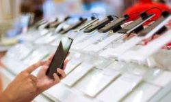 جديد الهواتف الذكية.. تصلح نفسها وتشحن بالطاقة الشمسية