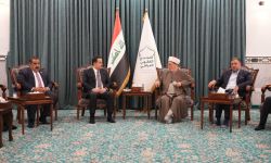 السوداني  يزور ضريح الإمام أبي حنيفة النعمان في الأعظمية ببغداد