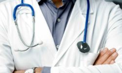 وزارة الصحة تصدر توضيحا حول المنتحل لصفة طبيب بمدينة الطب