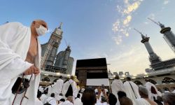 مكة المكرّمة تفيض بالحجاج مع بدء المناسك