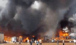 اندلاع حريق ضخم في مخيم للاجئين السوريين في لبنان