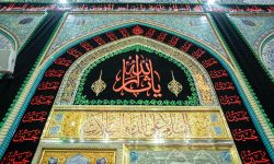 جدران صحن الإمام الحسين "ع" تتشح بالسواد مع اقتراب شهر محرم الحرام.