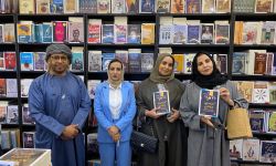 الناقدة العراقية د. موج يوسف توقّعُ كتاب (المرأة الدينية المرأة النسوي) في الكويت