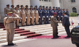 القائد العام للقوات المسلحة علي فالح الزيدي يجري زيارة لوزارة الدفاع ويصادق على جدول ترقيات الضباط.