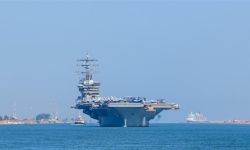 حاملة الطائرات "ترومان" تصطدم بسفينة تجارية قرب مصر