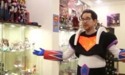 مهما كبرت هناك طفل بداخلي: متحف غريب لخمسيني مهووس بـ غراندايزر