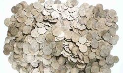 اكتشاف ألفي قطعة نقدية عمرها 700 عام في حديقة بفرنسا