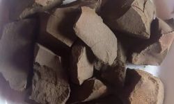 تأكل "الطين".. زوجة تخلع زوجها لأغرب سبب في مصر