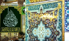 الحرم الحسيني الشريف يشهد أجواءً مفعمة بالبهجة والولاء، حيث تزيّن باللافتات ابتهاجاً بذكرى ولادة الامام الحسن العسكري (ع)