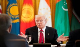 ترمب «منفتح» على النظر في طلب إيران رفع العقوبات الأميركية