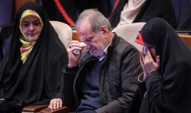 الرئيس الإيراني: فجعنا باستشهاد زملائي إسماعيل خطيب وعلي لاريجاني وعزيز ناصر زاده مع أفراد من أسرهم ومرافقيهم.