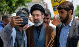 المرشد الأعلى الجديد لإيران يدعو إلى إغلاق القواعد الأميركية بمنطقة الخليج فوراً ويشيد بالمقاومة