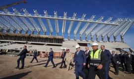 السوداني يطلع ميدانياً على مشروع ملعب الإدارة المحلية في الناصرية، والذي تجاوزت نسبة الإنجاز فيه (72٪)