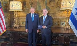 *"لماذا تقابل مجرما"..هدية نتنياهو لترامب تثير جدلا واسعا بإسرائيل!*